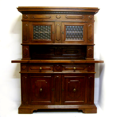 Credenza stile Rinascimento in massello di Noce - Primo '900