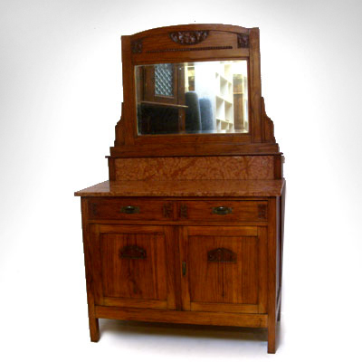 Antica toilette Liberty intagliata in massello di Rovere - 1890 
