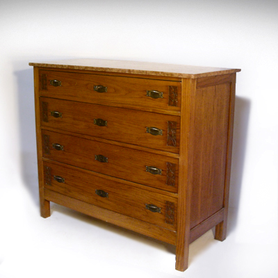 Antico cassettone Liberty intagliato in Rovere 1890 circa