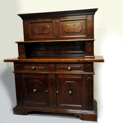 Credenza stile Rinascimento in massello di Noce - Primo '900